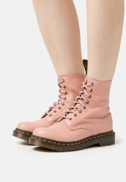 Dr. Martens 1460 Pascal - Veterboots - Peach Beige Virginia