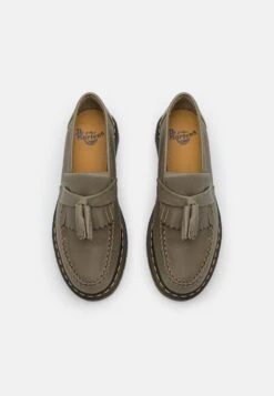Dr. Martens Adrian Ys - Instappers - Olive Carrara -Bootsmith Hub Verkoopwinkel c0c4f8384854482a8eadd119a429946e