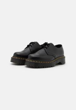 Dr. Martens 1461 Bex Unisex - Sportieve Veterschoenen - Black Smooth -Bootsmith Hub Verkoopwinkel c82a56ad7fd24804902e85ffa64f0c68