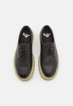 Dr. Martens Rikard- Veterschoenen - Black Lucido 9 Dr. Martens Rikard- Veterschoenen - Black Lucido -Bootsmith Hub Verkoopwinkel c96449e3d64440ee9391b5ce8ab2a323