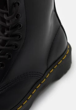 Dr. Martens 1460 Bex 8 Eye Boot Unisex - Veterboots - Black Smooth -Bootsmith Hub Verkoopwinkel ccf6979360e140d285c86d8fc76c0911