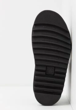 Dr. Martens Voss - Sandalen Met Plateauzool - Black 13 Dr. Martens Voss - Sandalen Met Plateauzool - Black -Bootsmith Hub Verkoopwinkel cd314b7fb0af4577a0c27084d0208dae