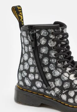 Dr. Martens 1460 - Veterboots - Black/Metallic Grey 11 Dr. Martens 1460 - Veterboots - Black/Metallic Grey -Bootsmith Hub Verkoopwinkel ce56dc0fac3e40099339d4254d7cdb48