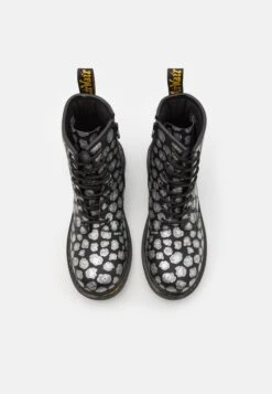 Dr. Martens 1460- Veterboots - Black/Metallic Grey -Bootsmith Hub Verkoopwinkel d5380f91a52a47d589ba56d1053986bf