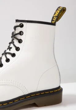 Dr. Martens 1460 8 Eye- Veterboots - White 15 Dr. Martens 1460 8 Eye- Veterboots - White -Bootsmith Hub Verkoopwinkel d5b75aa8509e4777a9b2a7169e35ac5e