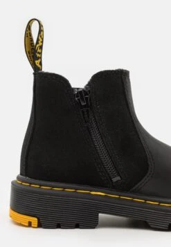Dr. Martens 2976 Unisex - Korte Laarzen - Black Yellowstone 11 Dr. Martens 2976 Unisex - Korte Laarzen - Black Yellowstone -Bootsmith Hub Verkoopwinkel d68943b516674b15b2f338fb7e0a100a