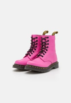 Dr. Martens 1460 Pascal - Veterboots - Thrift Pink 8 Dr. Martens 1460 Pascal - Veterboots - Thrift Pink -Bootsmith Hub Verkoopwinkel db35064d16f74feba1942124069bb190