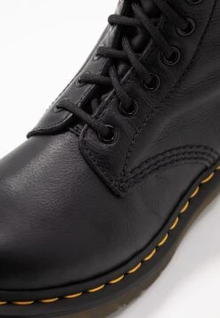 Dr. Martens Virginia - Veterlaarzen - Black -Bootsmith Hub Verkoopwinkel e19a6a4ff33747d79ba5a86f8f48ae52