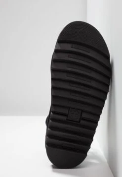 Dr. Martens Nartilla - Sandalen Met Plateauzool - Black 13 Dr. Martens Nartilla - Sandalen Met Plateauzool - Black -Bootsmith Hub Verkoopwinkel e2f34336923e4f44997276e2b01cabce