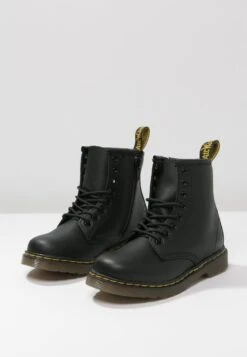 Dr. Martens 1460 J Softy - Veterboots - Black 11 Dr. Martens 1460 J Softy - Veterboots - Black -Bootsmith Hub Verkoopwinkel e7266cea8370478db689e4b13f5cdd56