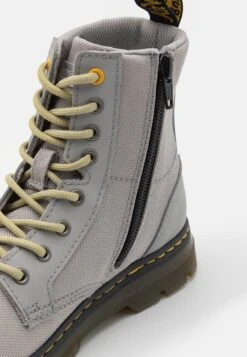 Dr. Martens Combs Unisex - Veterboots - Mid Grey -Bootsmith Hub Verkoopwinkel ee8984a24479485dac01fd22db40e4f3