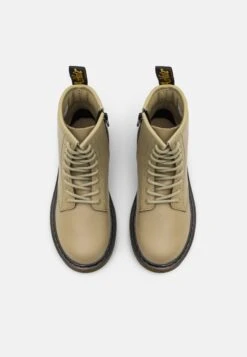Dr. Martens 1460 Unisex - Veterboots - Pale Olive -Bootsmith Hub Verkoopwinkel ef842633e11e4809b28604f139161462