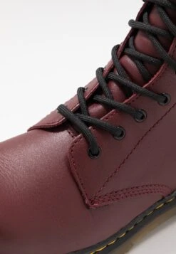 Dr. Martens 1460 Y Softy - Korte Laarzen - Cherry Red -Bootsmith Hub Verkoopwinkel f4601348e984405dbde27fa31255767c