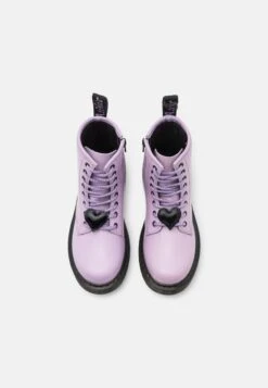 Dr. Martens 1460 J - Veterboots - Lilac -Bootsmith Hub Verkoopwinkel f6c339bb940845b397e8a55655402d95