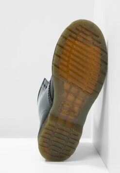 Dr. Martens 1460 8 Eye Boot Lamper - Veterboots - Black -Bootsmith Hub Verkoopwinkel fa10980535e04716a197b92f48440b59