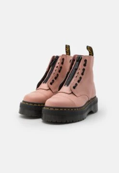Dr. Martens Sinclair - Korte Laarzen - Peach Beige -Bootsmith Hub Verkoopwinkel fb6dd78cc1f94eb3a35d49446ea9ddd3