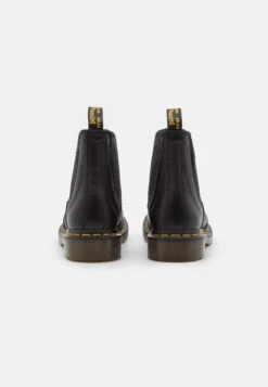 Dr. Martens Korte Laarzen - Black Virginia -Bootsmith Hub Verkoopwinkel fc2cb972c41843cb939e5d6c1bc2061b